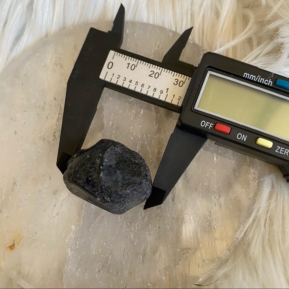 BLACK OBSIDIAN Raw Tumble - Picture 4 of 5